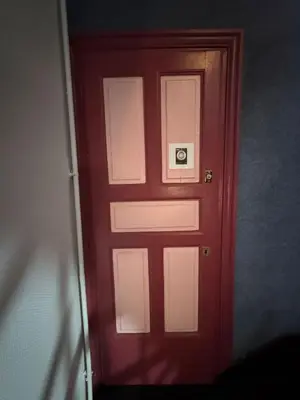 a red door with a sign on it at Appartement Centre Ville in Mirepoix