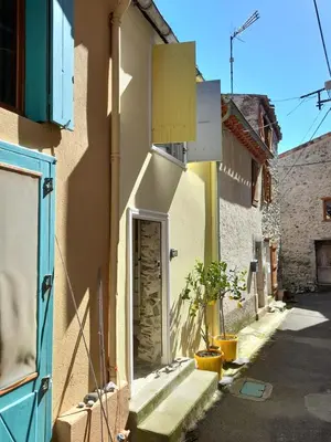 a building with a door on the side of a street at Les Citronniers in Belvianes-et-Cavirac