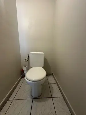 a bathroom with a white toilet in a room at Studio de 30 m2 centre-ville NARBONNE in Narbonne