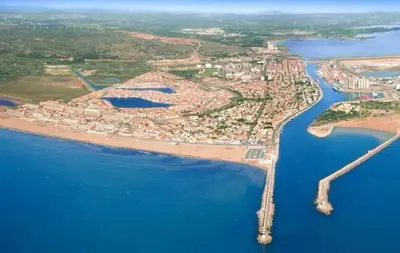 an aerial view of a city next to a body of water at Tiny house Port la Nouvelle in Port-la-Nouvelle