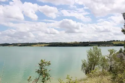 a view of a large body of water at Escapade à Nailloux in Nailloux