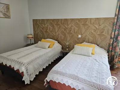 two beds sitting next to each other in a room at La surprise des jumelles in Castres