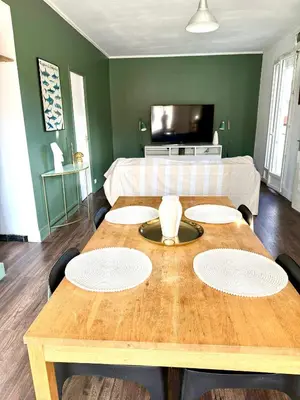 a wooden table with two plates on it in a room at Appartement Narbonne centre in Narbonne