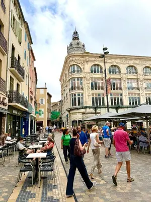 a group of people walking down a city street at Appartement Narbonne centre in Narbonne