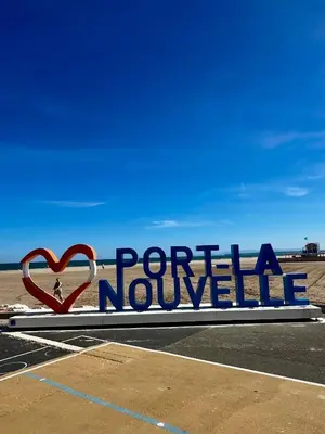 a park with palm trees and a table and a street at Mobil Home 014 climatisé -camping Novela-3Ch in Port-la-Nouvelle