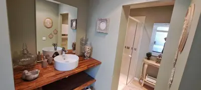 a bathroom with a sink and a mirror at Le MAS CLEMENTINE in Puisserguier