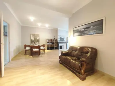 a living room with a leather couch and a table at Appartement exceptionnel Bastide St Louis in Carcassonne