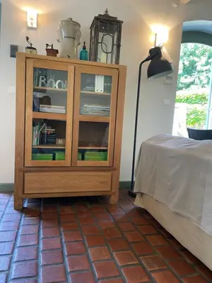 a bedroom with a book shelf with books on it at Maison Standing - Exceptionnel in Roquefort-des-Corbières