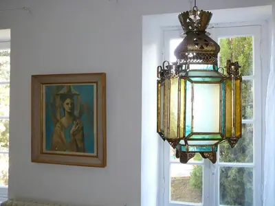 a chandelier in a room with a painting and a window at Character House Between Toulouse And Carcassonne in Soupex