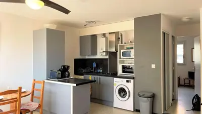 a kitchen with a washer and dryer in a room at Appartement 2 pièces PORT LA NOUVELLE PN015-003 in Port-la-Nouvelle
