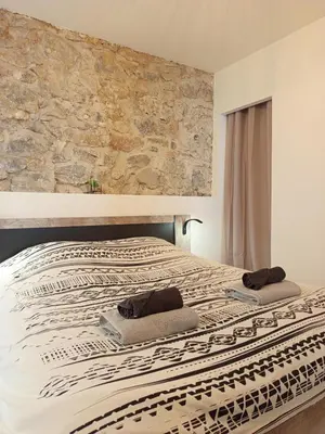 a bathroom with a shower and a sink at Kalipay - 7 min à pied des Grands Buffets in Narbonne