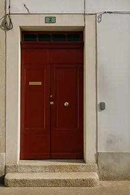 a red door in the side of a building at Appartement 2 chambres avec baignoire Lavelanet in Lavelanet