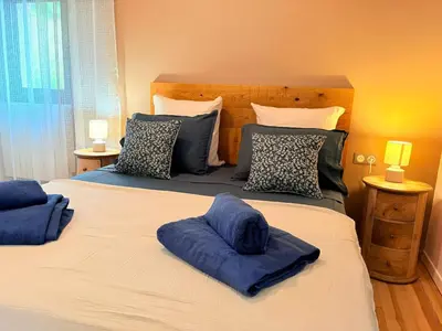 a bedroom with two beds with blue towels on them at Las Coumeilles in Leychert