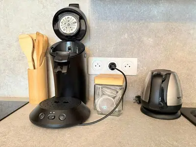 a kitchen counter with a coffee maker and a blender at Las Coumeilles in Leychert