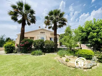 a house with palm trees in a yard at Au bien-etre in Villemoustaussou
