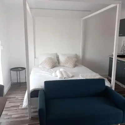 White and Cotton Suite