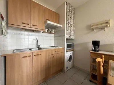 a kitchen with a sink and a washing machine at Appartement climatisé, vue sur le port technique - GN160-331 in Gruissan