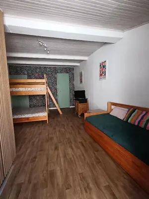 a bedroom with two bunk beds and a wooden floor at Chambre d'hôte Les Maisons de Gaïa in Tuchan