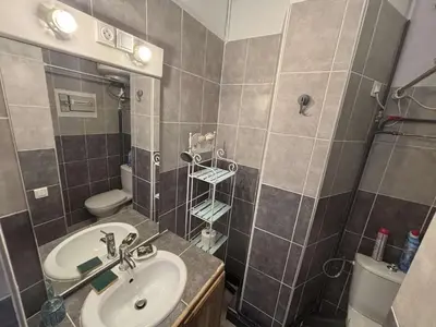 a bathroom with a sink and a toilet at Appartement 2 pièces PORT LA NOUVELLE PN430-030 in Port-la-Nouvelle