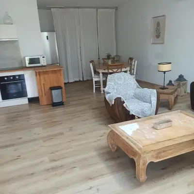 a living room with a couch and a table at Le gîte des lavandiéres in Quarante