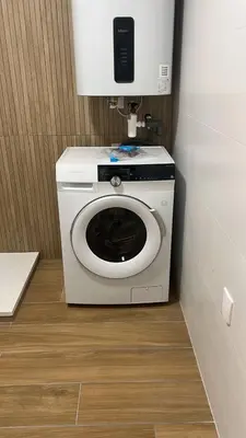 a washer and dryer in a corner of a room at Japandi en centre-ville in Narbonne