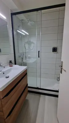 a bathroom with a shower and a sink and a tub at Entrez en lice, Face à la Cité vue sublime in Carcassonne