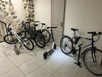 a group of bikes parked in a room at Maison Gruissan village in Gruissan