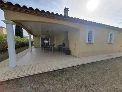 a patio with a roof and a house at Villa de l Ode in Mirepeisset