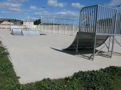 a skate park with two ramps and a fence at Douce Parenthèse - Maison de Vacances - 8 pers - Terrasse in Lapalme