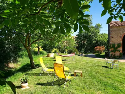 a living room with a pool table and flags at Chambres et appartement de charme dans ferme de caractère - billard, jardin et cheminée - près du Canal du Midi in Lagarde