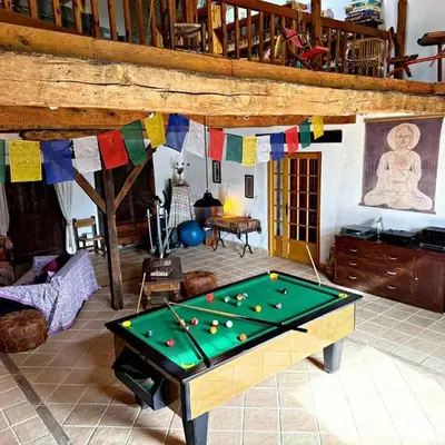 Chambres et appartement de charme dans ferme de caractère - billard