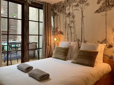 a bedroom with a bed with two towels on it at L'Escale médiévale in Carcassonne