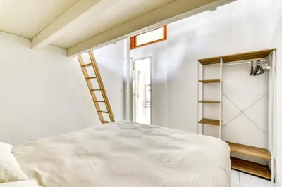 a bedroom with a bed and a window at Appartement rez-de-chaussée Plage du Grazel in Gruissan
