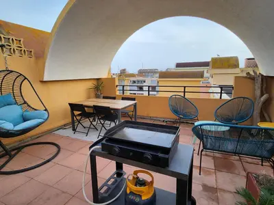 a balcony with chairs and a grill on a patio at Le Roof Top du Port, Nouveau, Bbq Duplex Clim Parking in Gruissan