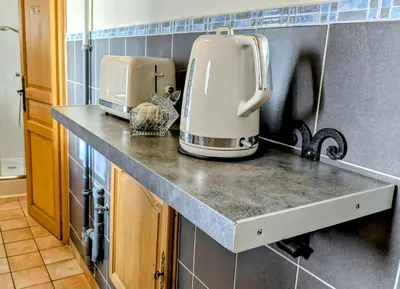 a mixer on a counter in a kitchen at Studio cosy et spacieux in Carcassonne