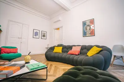a living room with a couch with colorful pillows at Luxueux-Climatisation-3 chambres-2SDB-Garage -AJ in Carcassonne