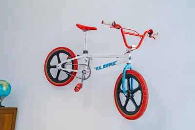 a bicycle is hanging on a wall at Luxueux-Climatisation-3 chambres-2SDB-Garage -AJ in Carcassonne