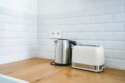 a coffee maker and toaster sitting on a kitchen counter at Luxueux-Climatisation-3 chambres-2SDB-Garage -AJ in Carcassonne