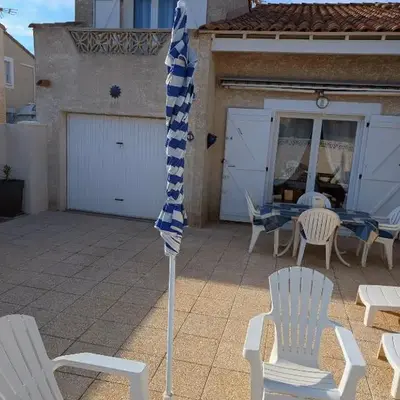 Maison de vacances climatisée 600m de la mer Cour privative et parking
