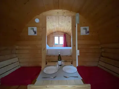 a small room with a table in a wooden cabin at Échappée Vigneronne in Pennautier