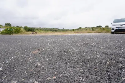 a van parked on the side of a road at Volet verts 8 personnes in Fitou