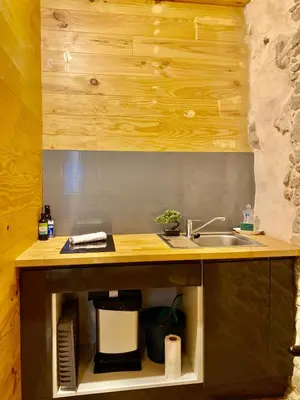 a small table with two roses on top of it at Studio Julia in Carcassonne