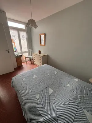 a bedroom with a bed with a comforter on it at Pavillon cosy 6 pers Patio privé et plage à pied in Port-la-Nouvelle