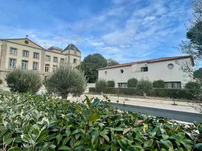 a hedge of plants in front of a building at La Redorte 28 in La Redorte