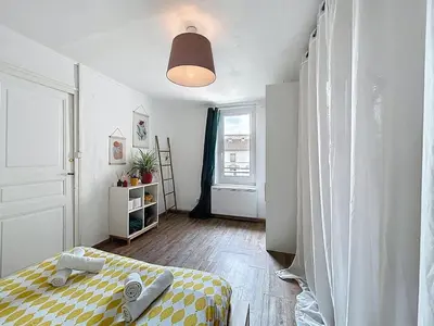 a small room with a bed and a window at Le Bohja - Charming apartment near Les Halles in Narbonne