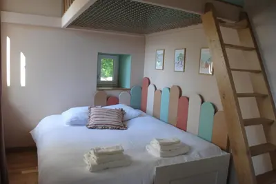 a bedroom with a bunk bed with towels on it at L'Echiquier in Castres