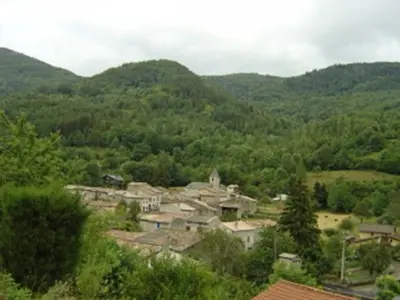 a small village in the middle of a mountain at Vacances en pays cathare réservable du samedi au samedi les mois de Juillet et Aout in Joucou