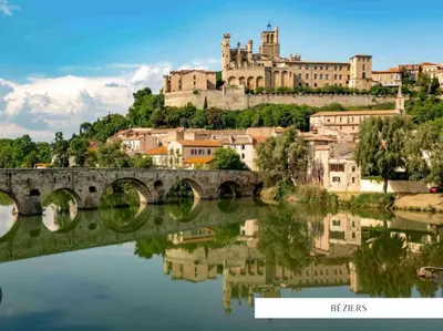 a view of a castle and a bridge over a river at Bienvenue chez Sandrine in La Redorte