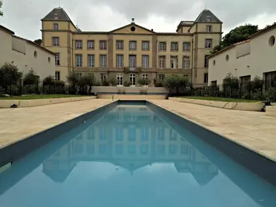 an empty pool in front of a building at La Redorte 14 in La Redorte