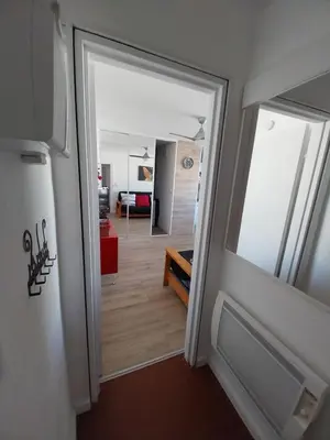 a hallway with a door open to a living room at Appartement T2 lumineux à 200m de la plage, tout équipé in Port-la-Nouvelle